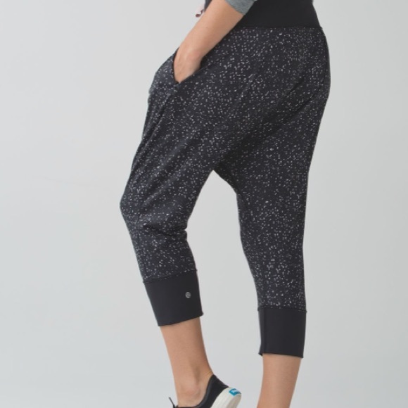 Lululemon Drop It Crop - Picture 2 of 11
